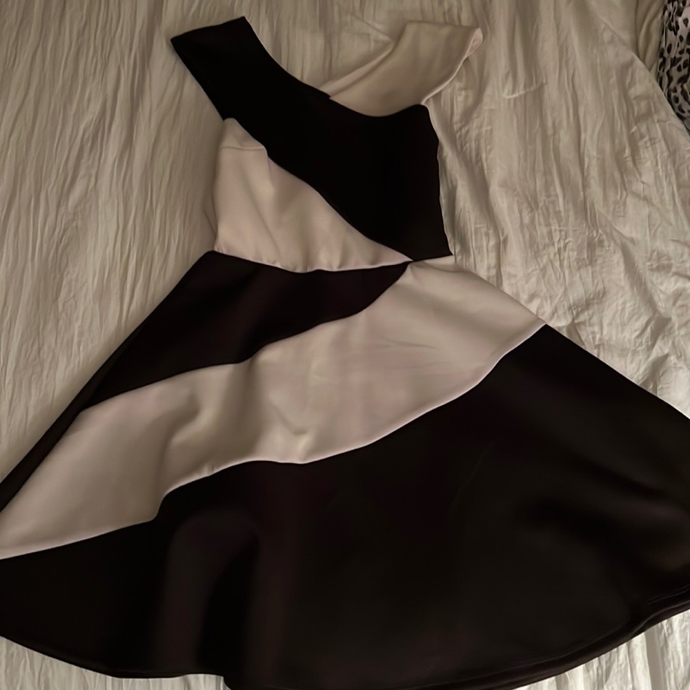 Size Small Black & White Dress